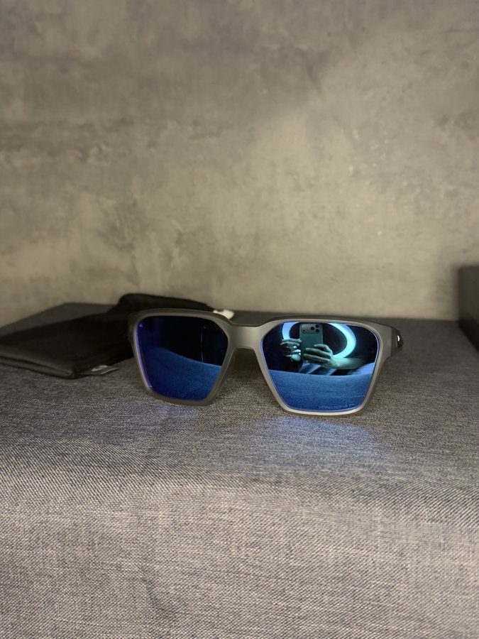 Oakley Brisa