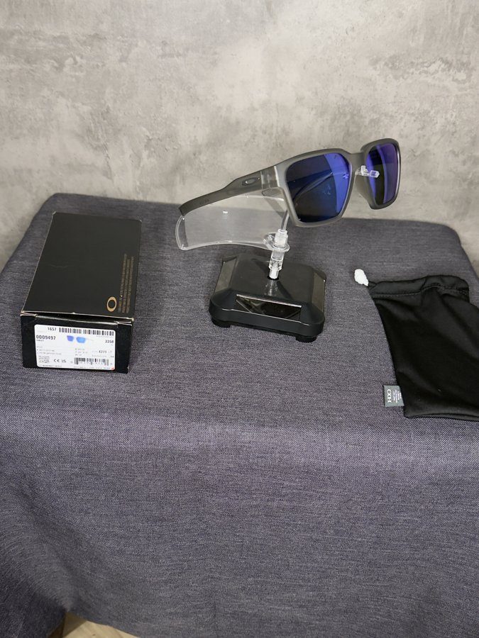 Oakley Brisa