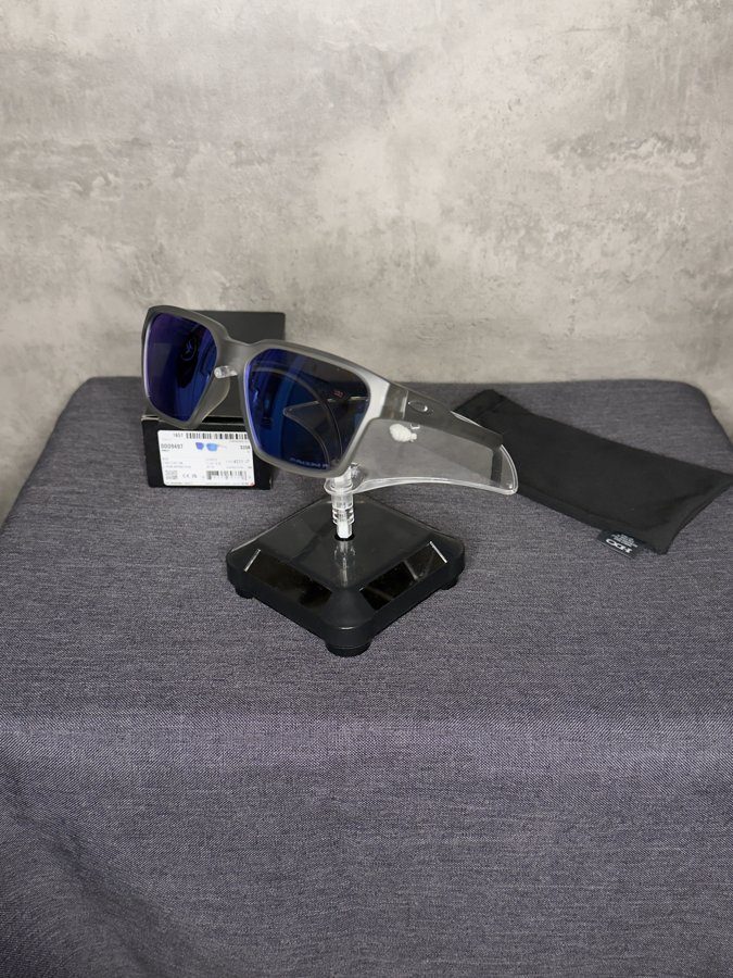 Oakley Brisa