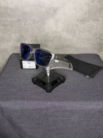 Oakley Brisa